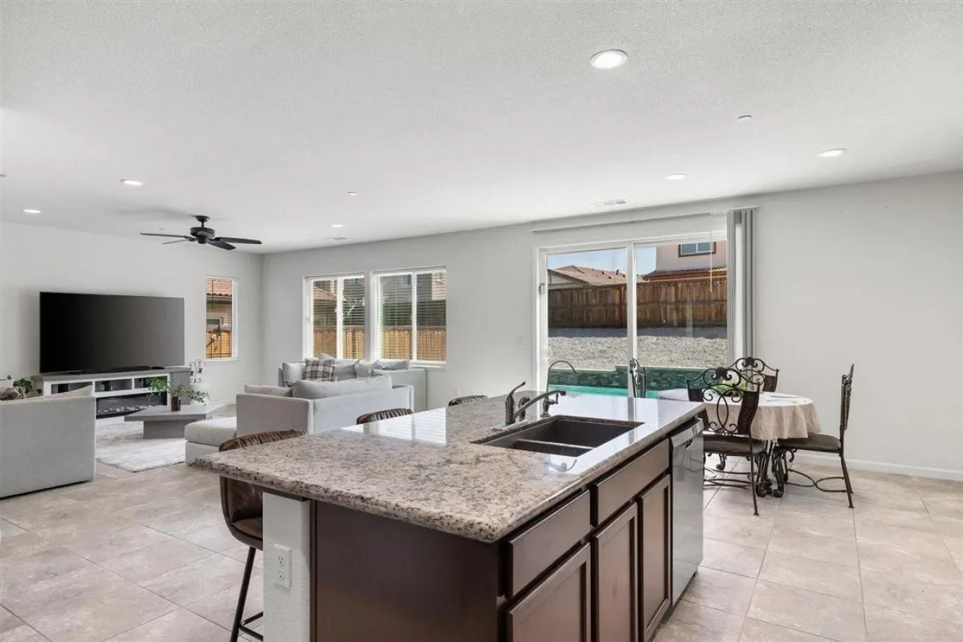 21232 Grapevine Drive, Patterson, California, United States. - Photo 16