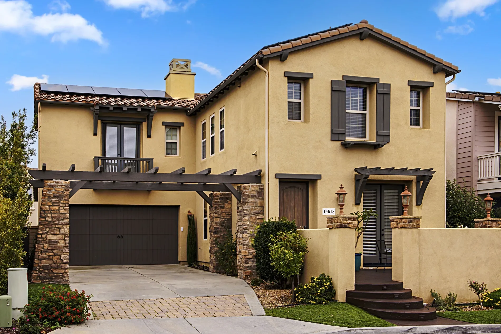 Exterior photo 2