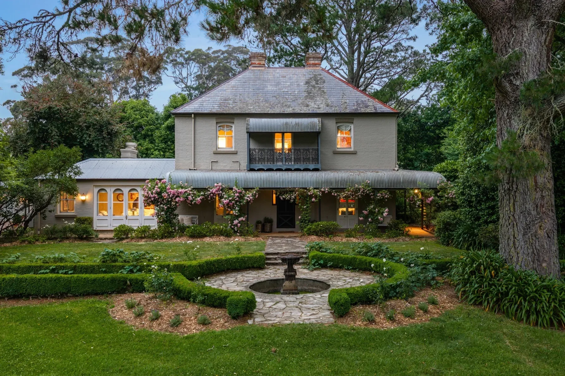 Exterior photo 2