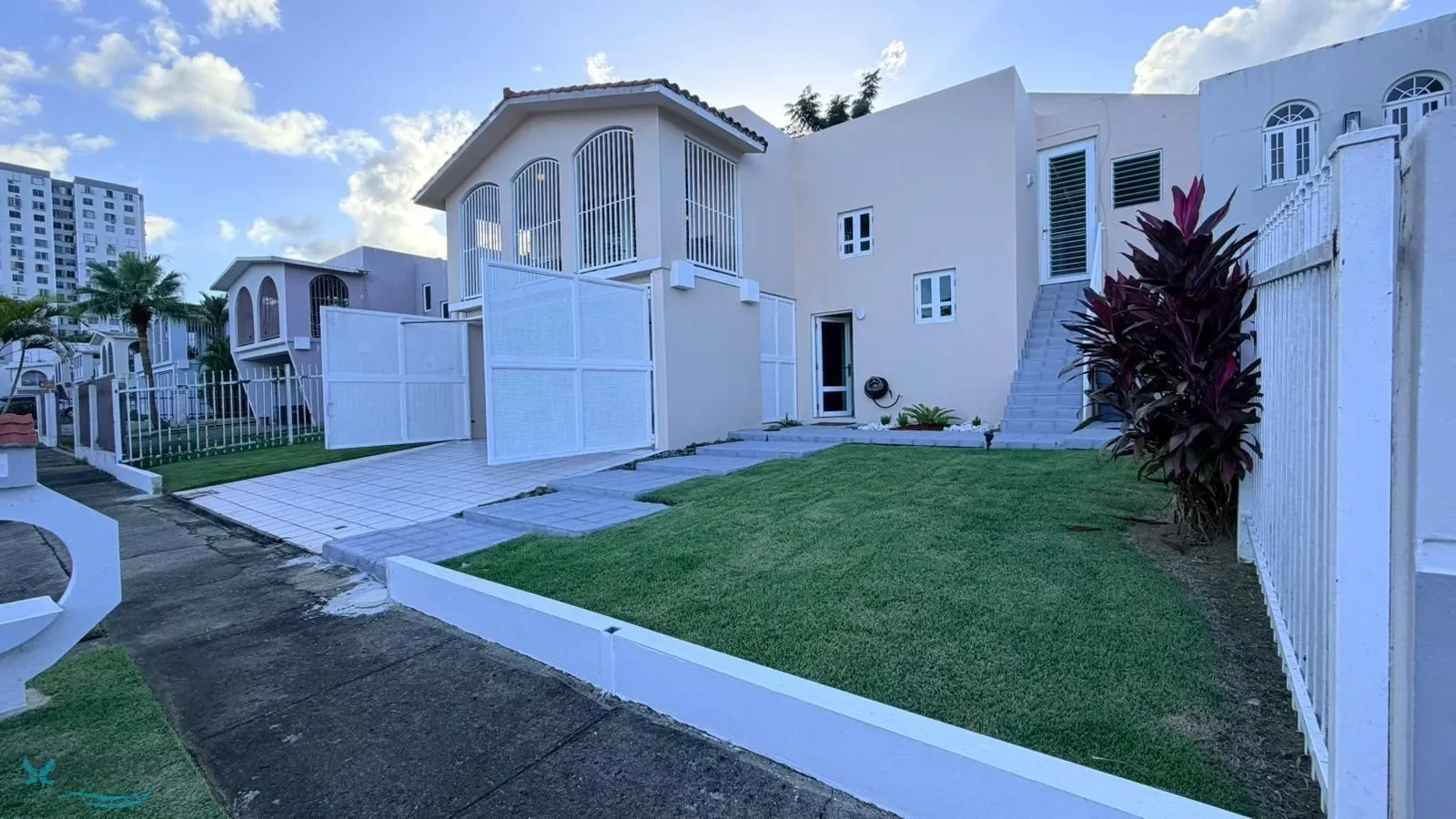 Exterior photo 3