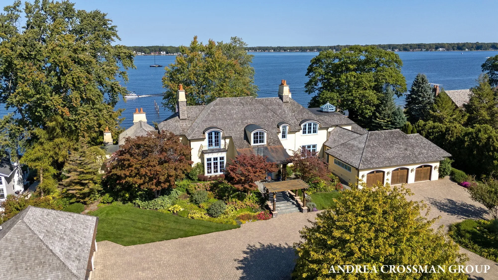 1933 South Shore Drive, Holland, MI 49423, Holland, Michigan, United States. - Photo 6