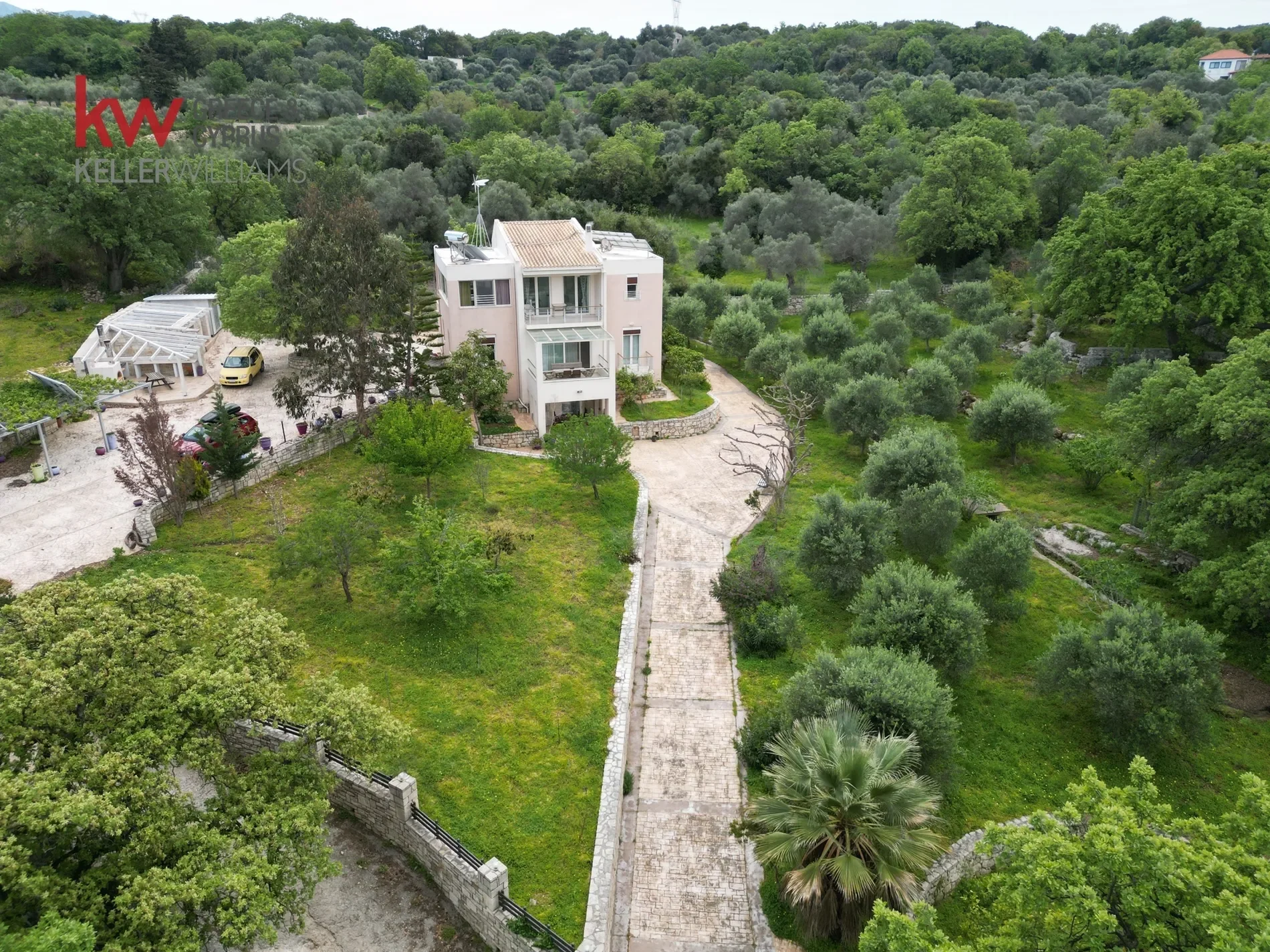 Exterior photo 9