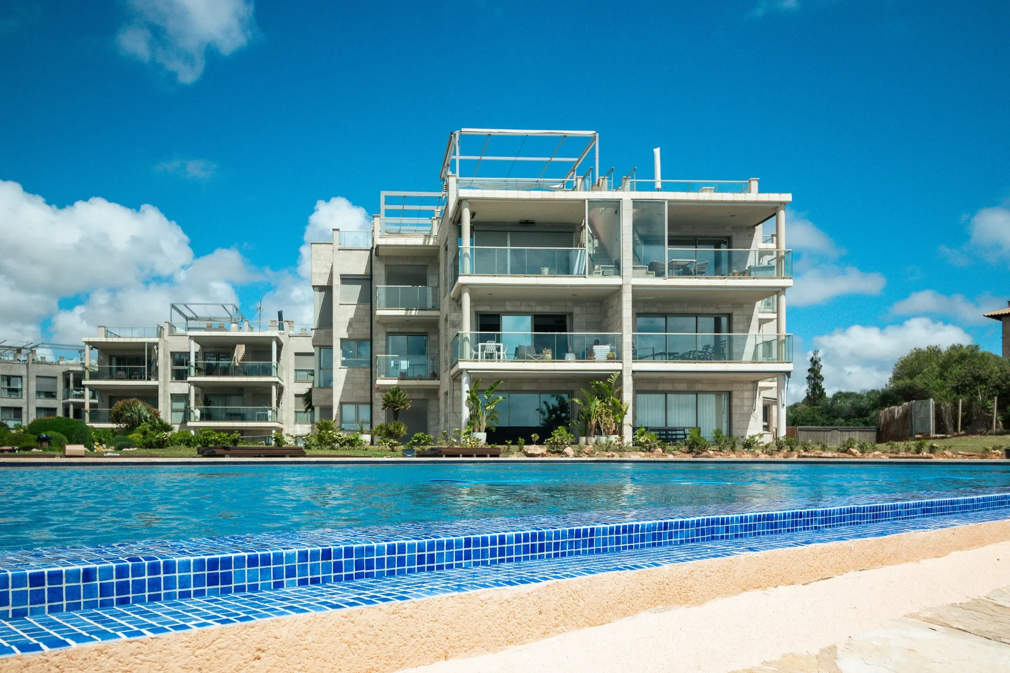 Exterior photo 6