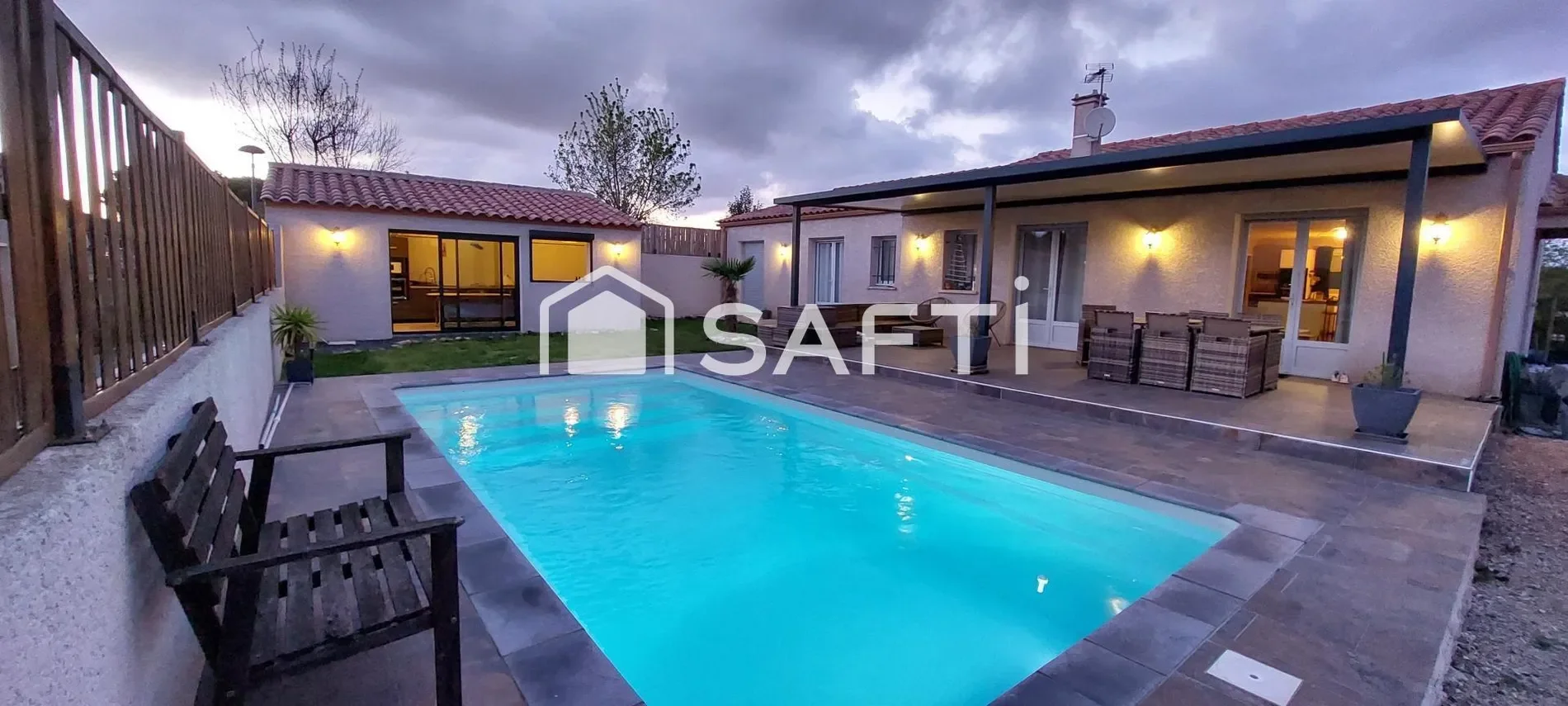Exterior photo 6