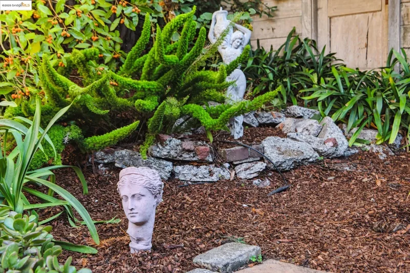 2636 Alcatraz Ave, Oakland, California, United States. - Photo 11