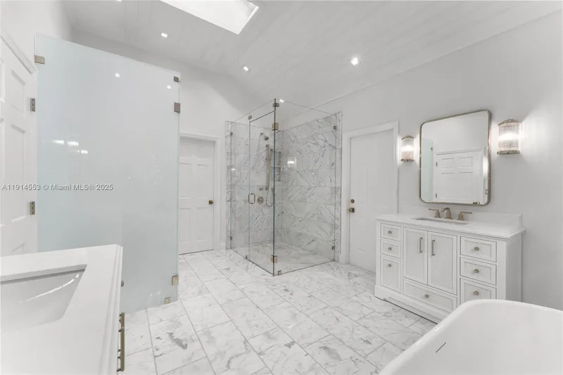 6675 Roxbury Ln, Miami Beach, Florida, United States. - Photo 25