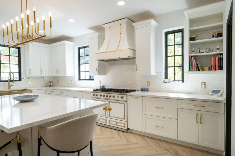 5149 Alton Rd, Miami Beach, Florida, United States. - Photo 13