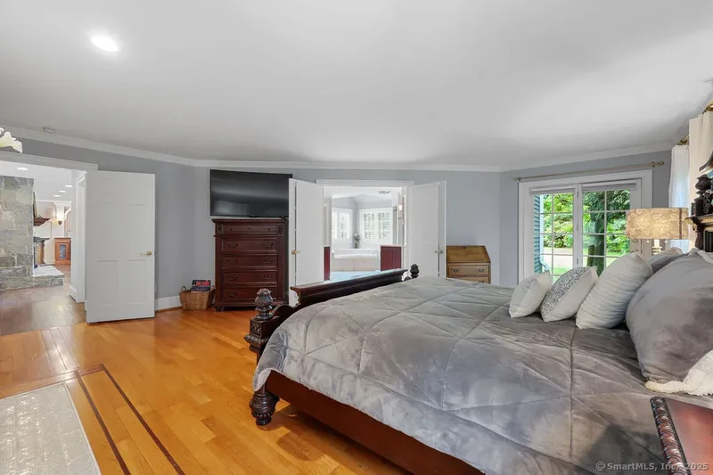 16 Oak Bluff, Avon, Connecticut, United States. - Photo 20