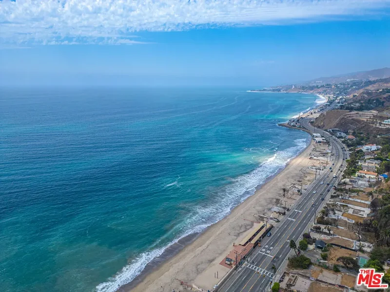 21415 Rambla Vista, Malibu, California, United States. - Photo 12