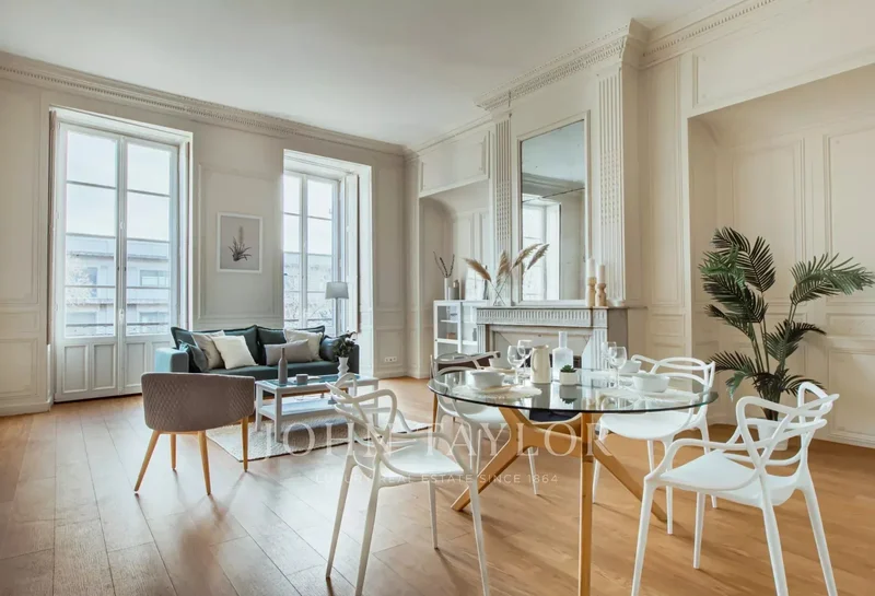 Elegant Bordeaux Apartment in Historic Building