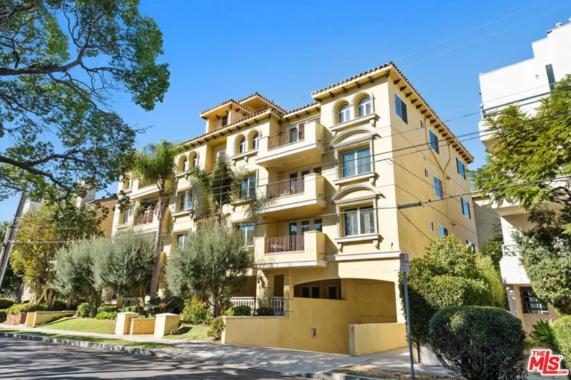 Condominium in Los Angeles