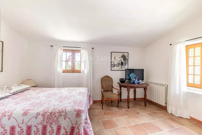 Saint-Saturnin-lès-Apt, Provence-Alpes-Côte d'Azur, France. - Photo 16