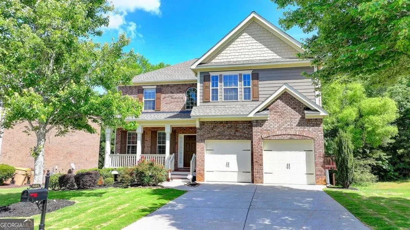 Single Family Residence in Cumming