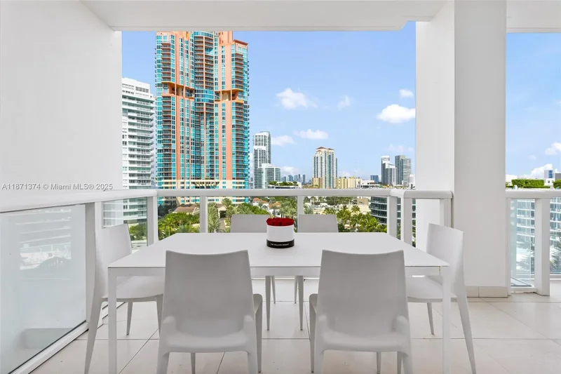 50 S Pointe Dr 1005, Miami Beach, Florida, United States. - Photo 21