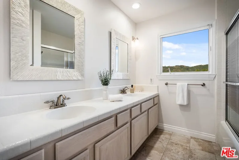 23255 W Paloma Blanca Drive, Malibu, California, United States. - Photo 50