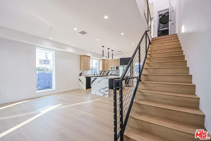 11732 Gilmore Street, Los Angeles, California, United States. - Photo 17