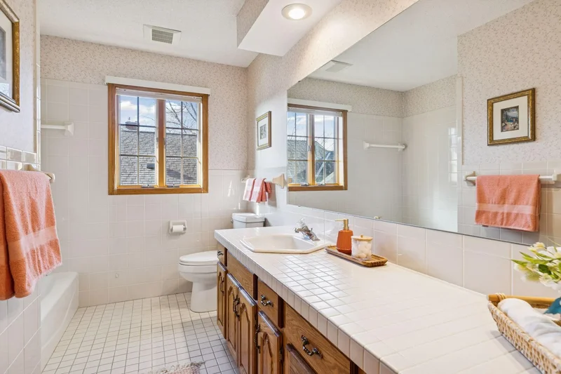 703 Wesley Ln, Mendota Heights, MN 55118, West Saint Paul, Minnesota, United States. - Photo 47