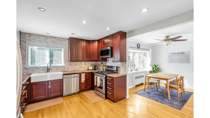 18 Haypath Road, Bethpage, New York, United States. - Photo 24