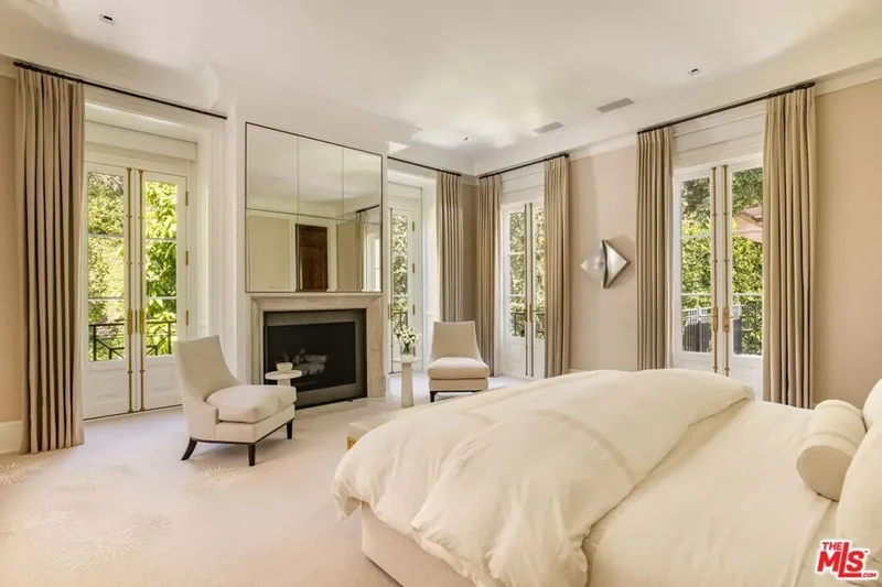 2401 Bowmont Drive, Beverly Hills, California, United States. - Photo 25