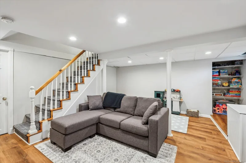 34 Sandhurst Drive, West Hartford, Connecticut, United States. - Photo 37