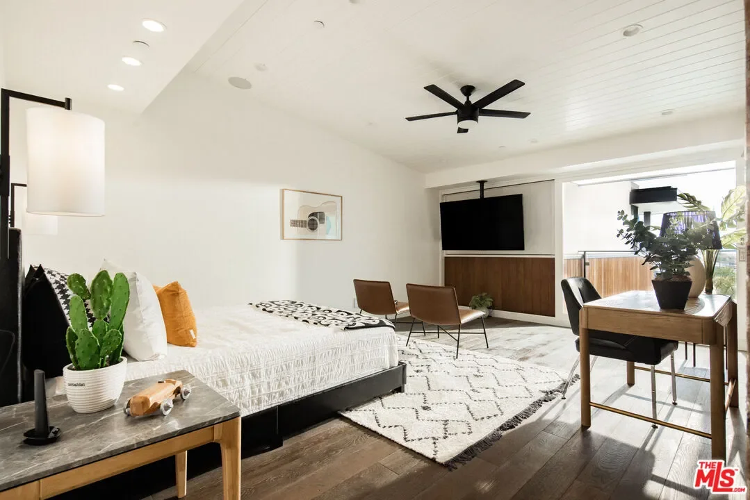 934 1st St, Manhattan Beach, California, United States. - Photo 10