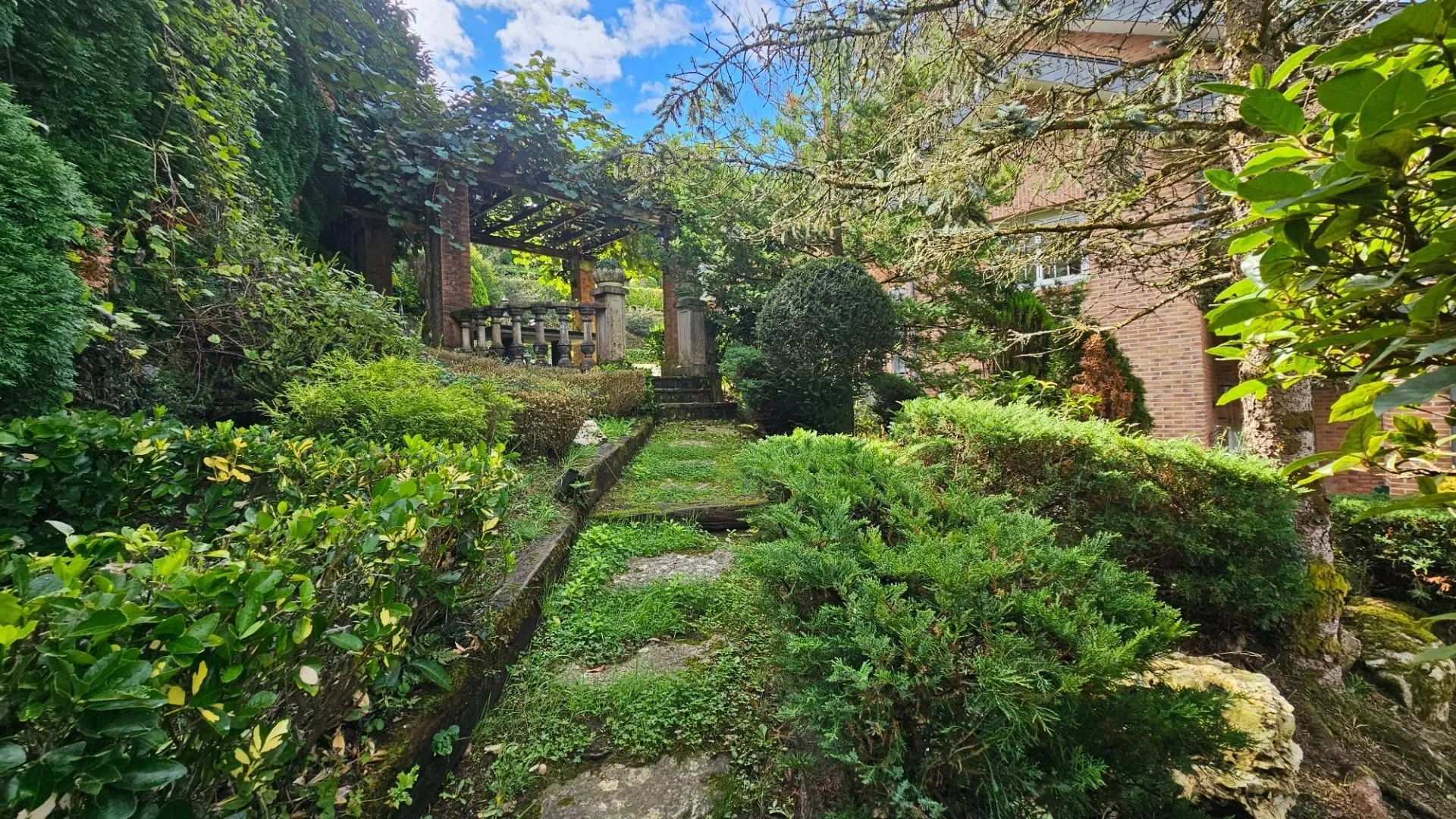 Exterior photo 11