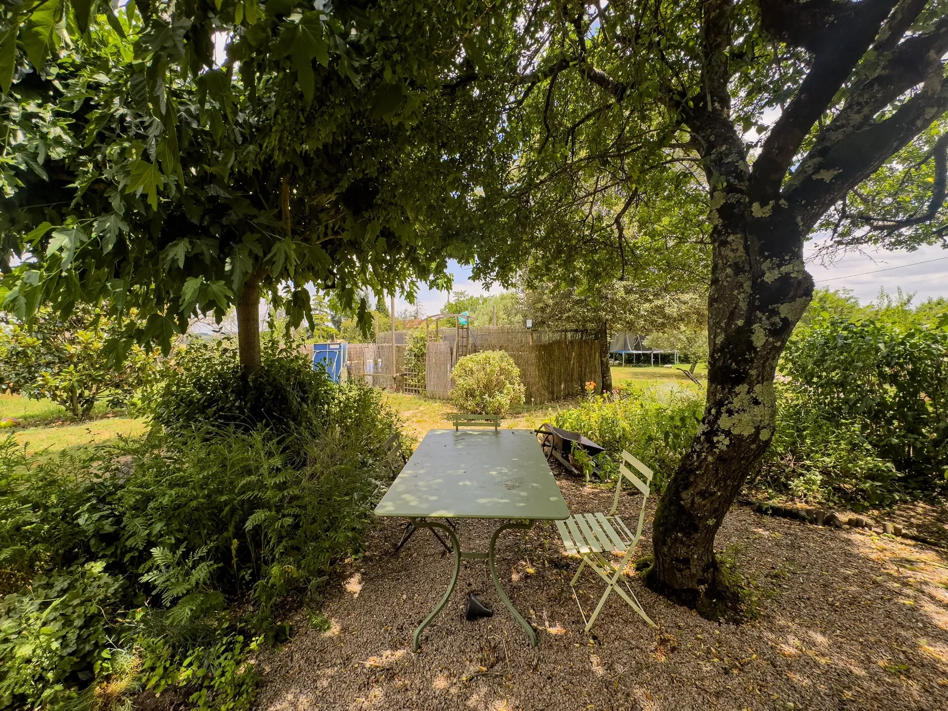 Exterior photo 6