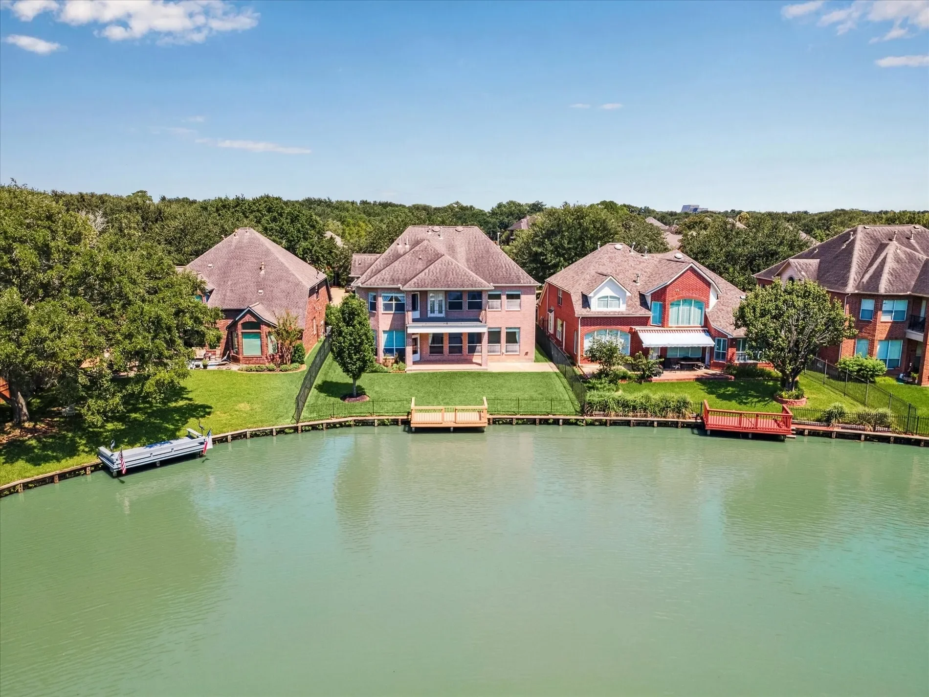 423 Brook Shore Court, Sugar Land, TX 77478, Sugar Land, Texas, United States. - Photo 3