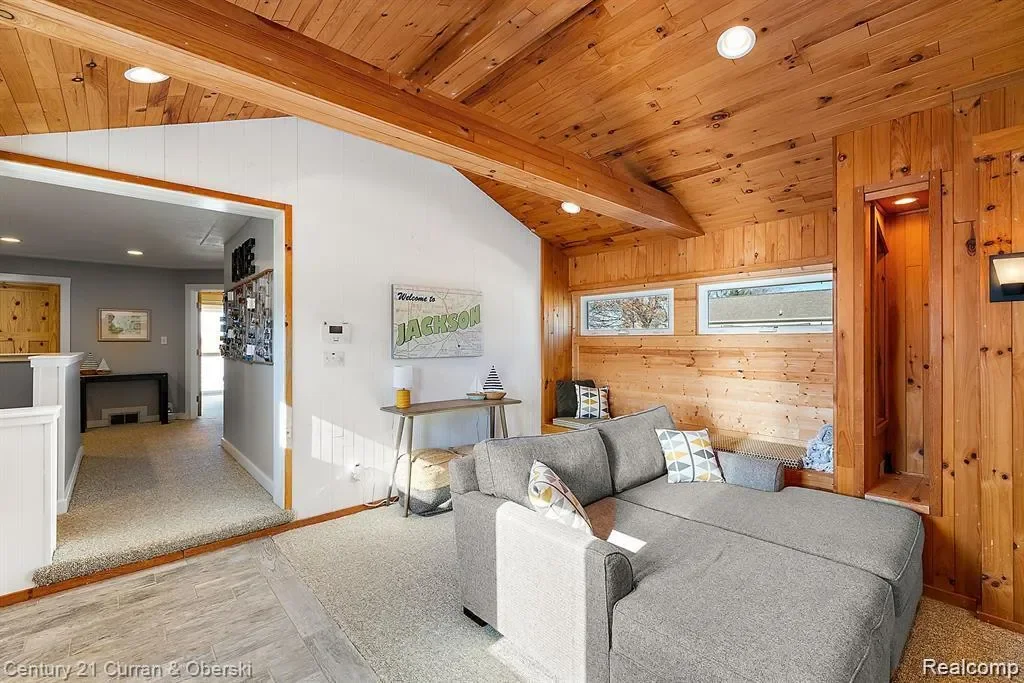 222 Ackerson Lake Drive, Jackson, MI 49201, Leoni, Michigan, United States. - Photo 20