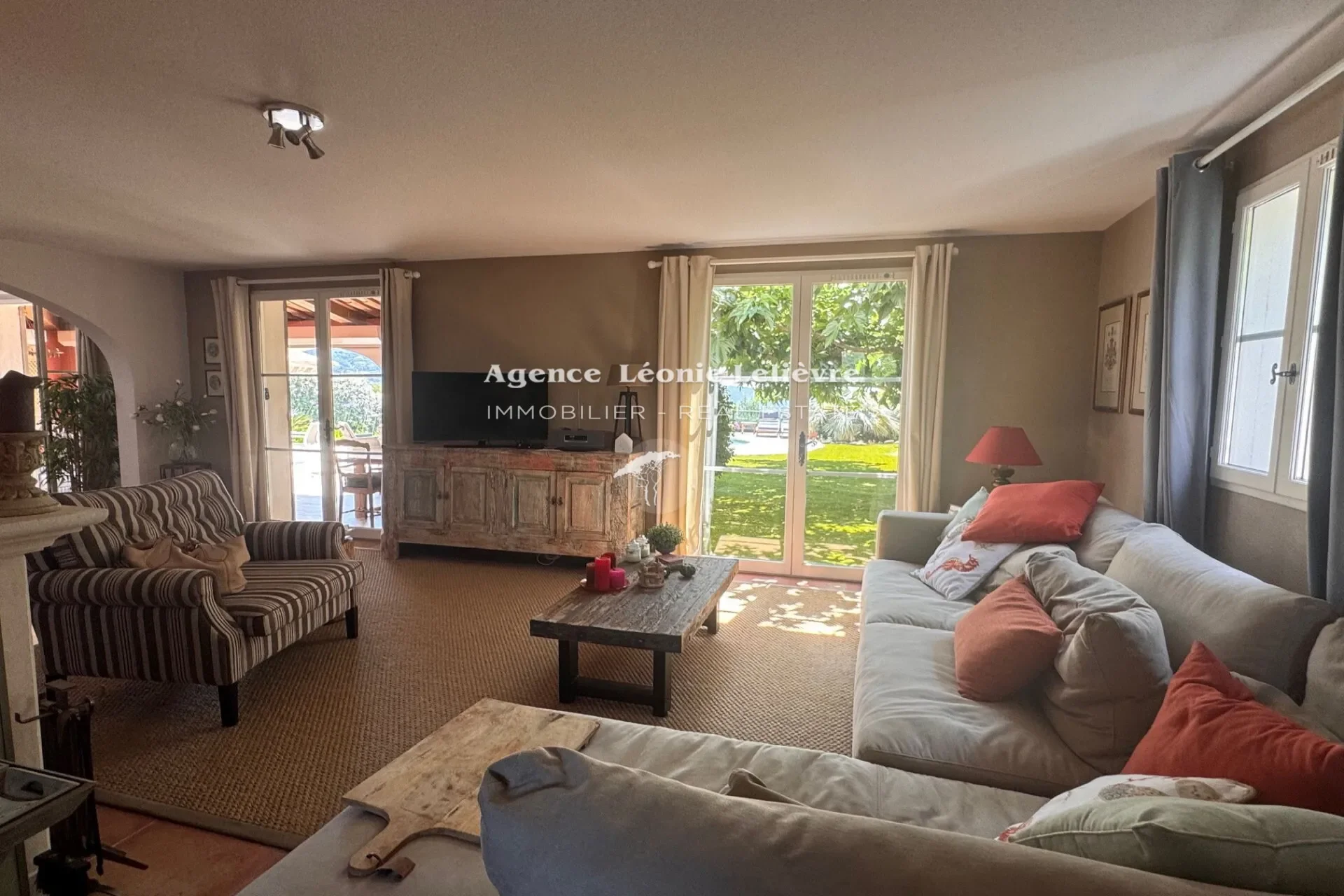 Roquebrune-sur-Argens, Provence-Alpes-Côte d'Azur, France. - Photo 10