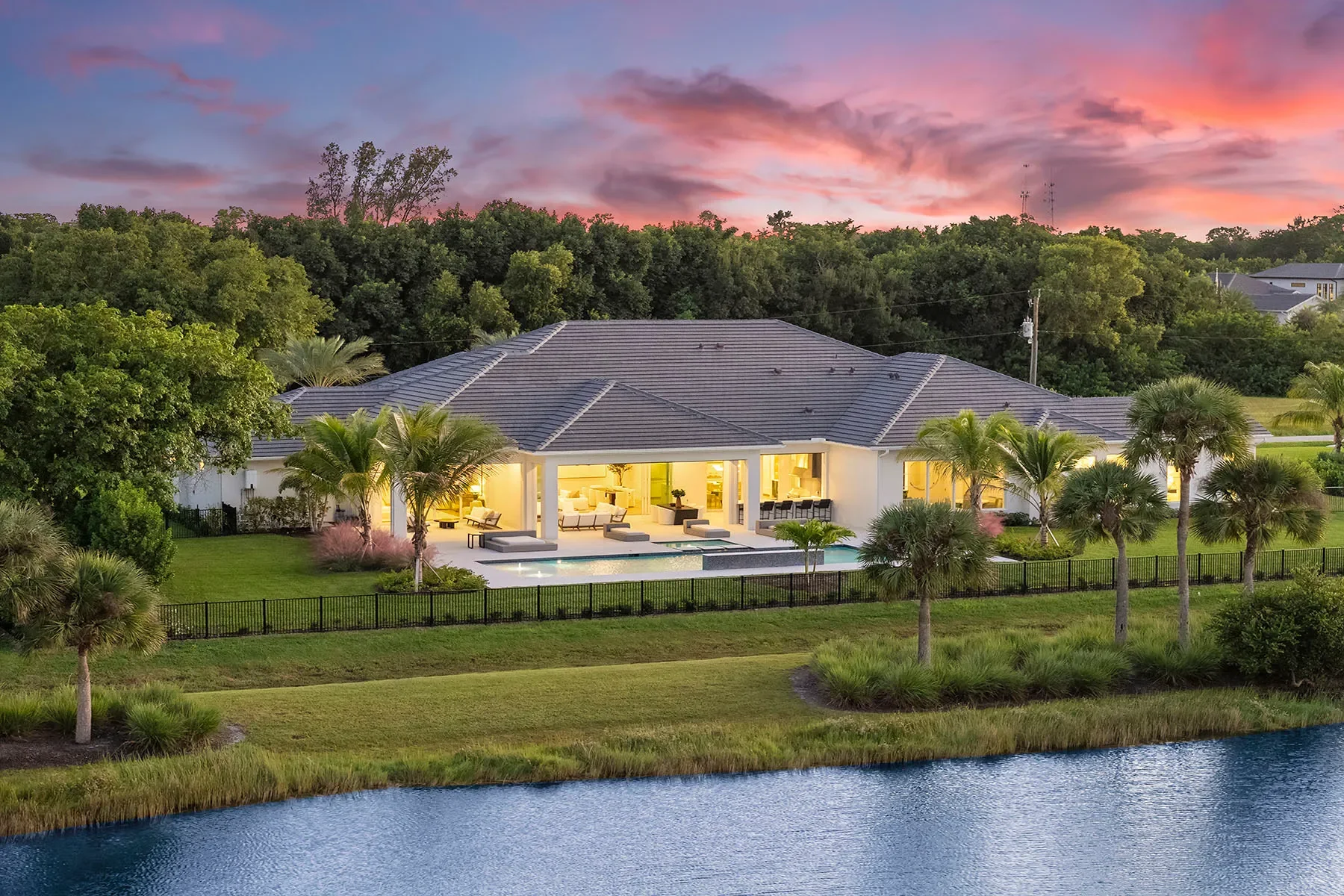 Exterior photo 10