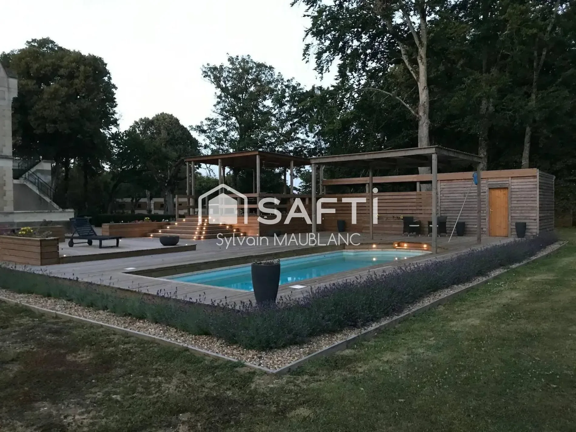 Exterior photo 9