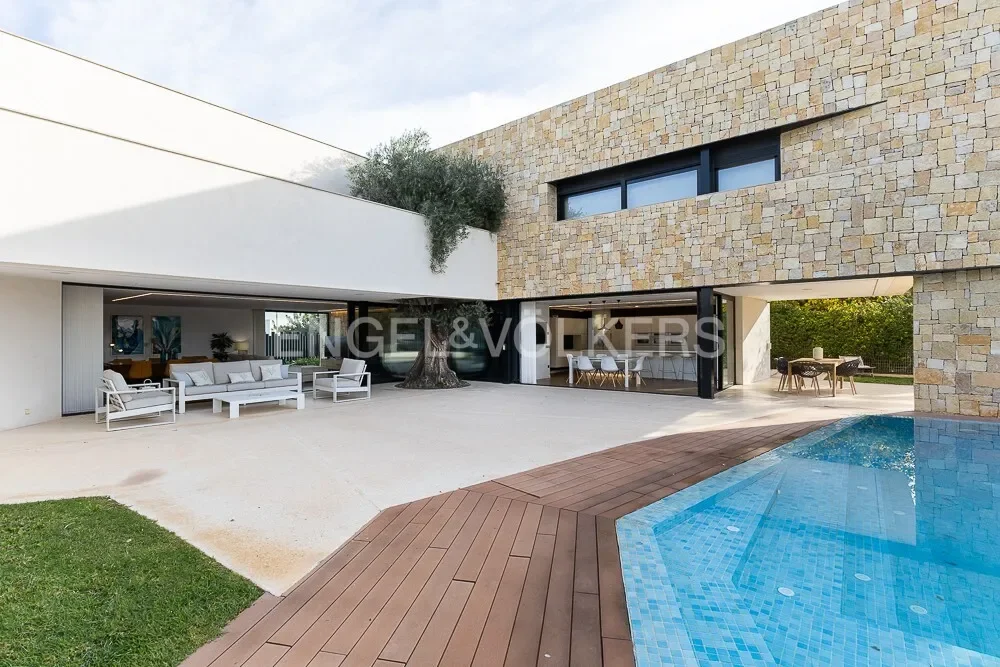 Exterior photo 10