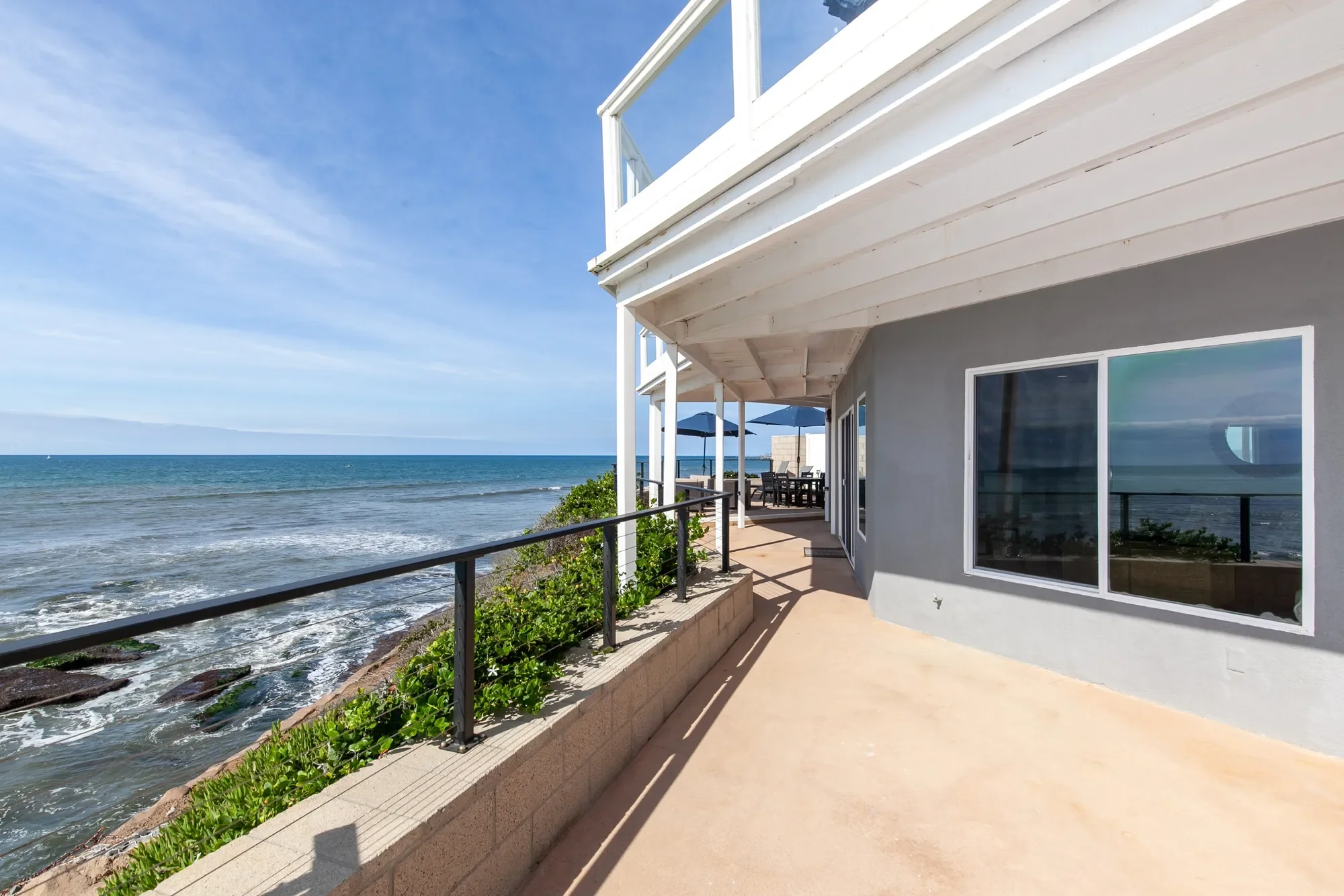 Exterior photo 6