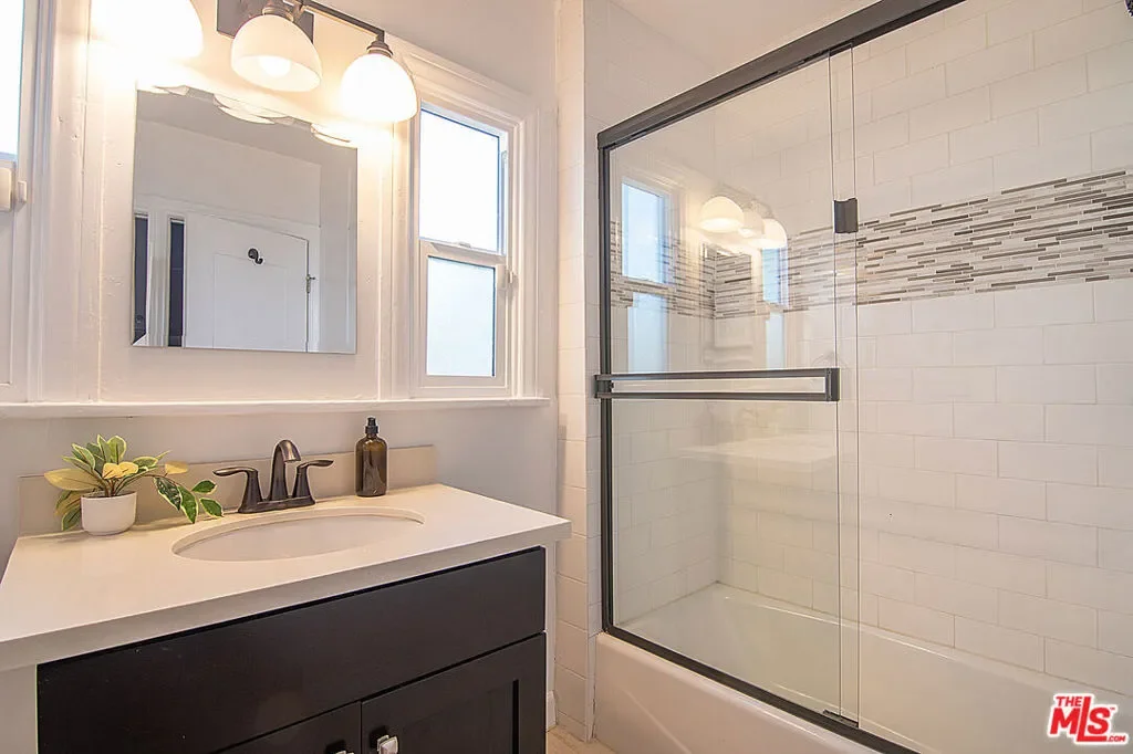 502 N Crescent Heights Boulevard, West Hollywood, California, United States. - Photo 24