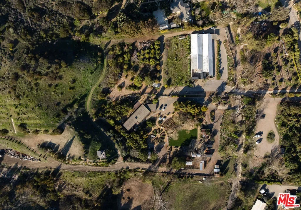 5949 Bonsall Drive, Malibu, California, United States. - Photo 11