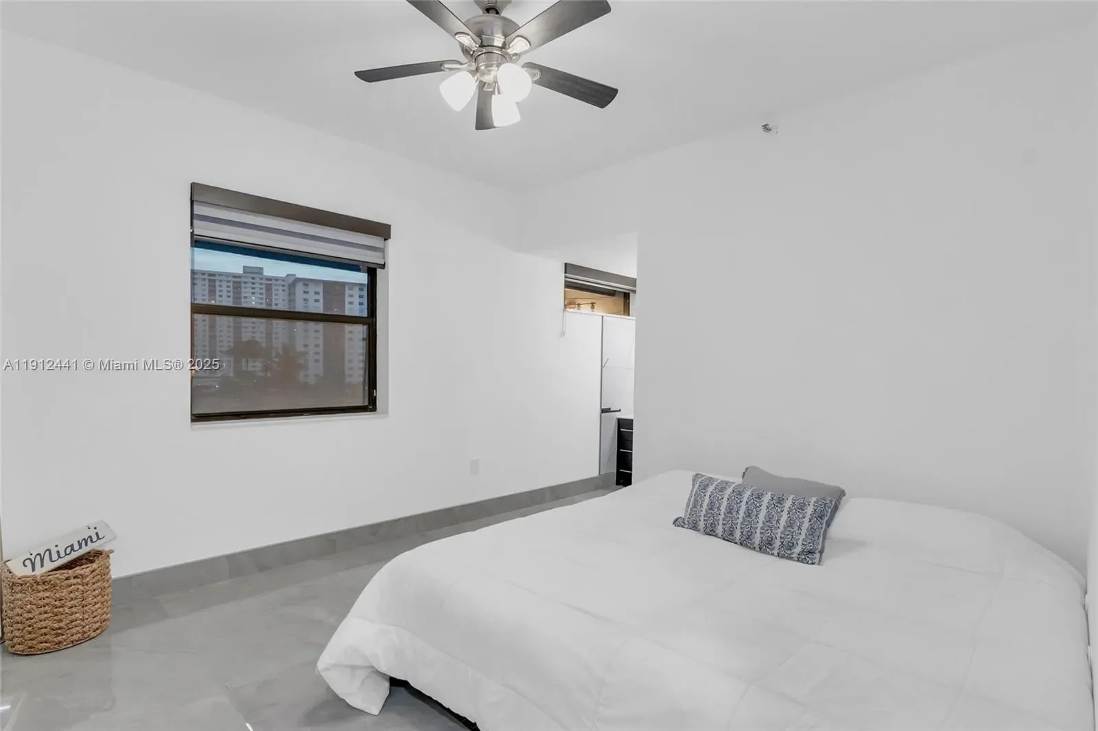 355 Poinciana Dr 1130, Golden Beach, Florida, United States. - Photo 9
