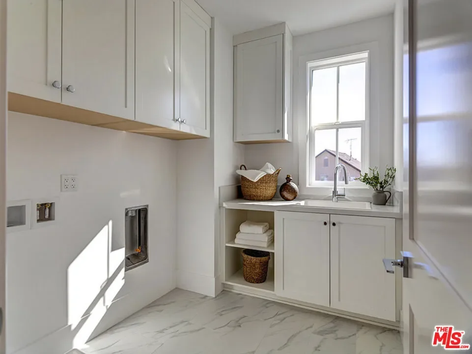4747 Ambrose Avenue, Los Angeles, California, United States. - Photo 6