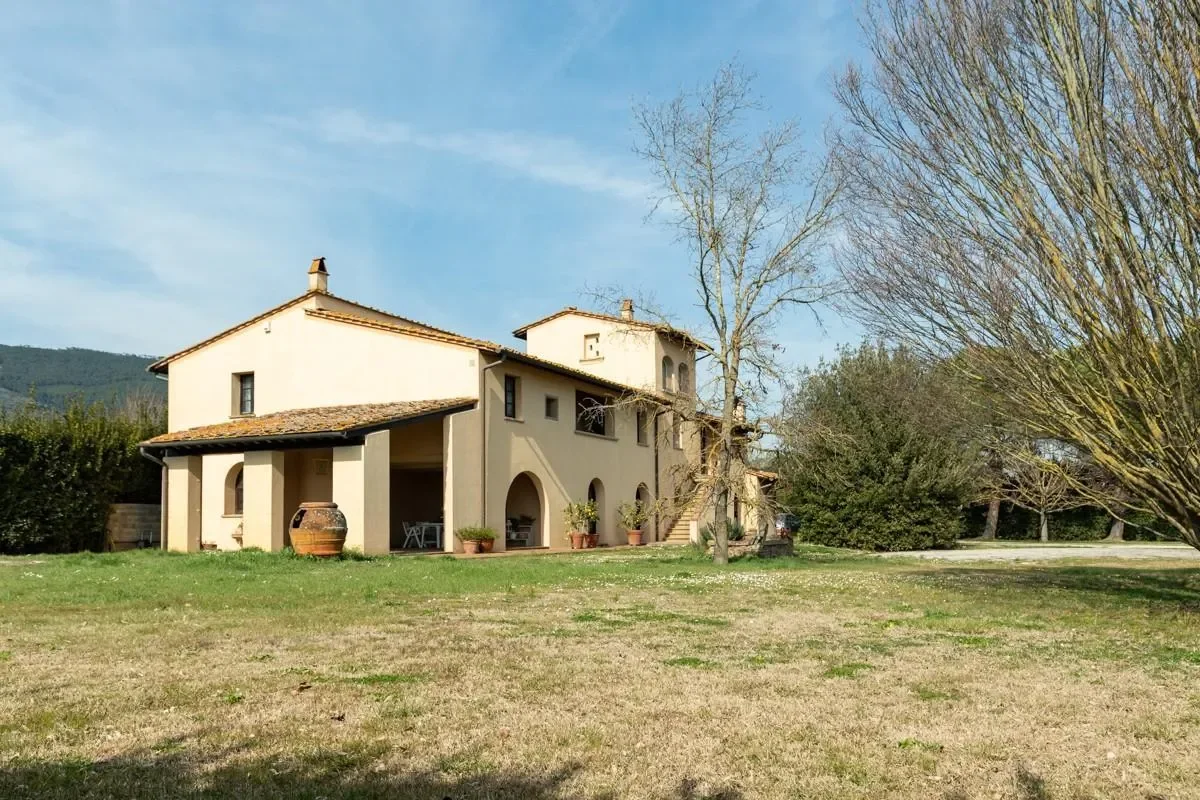 Exterior photo 2