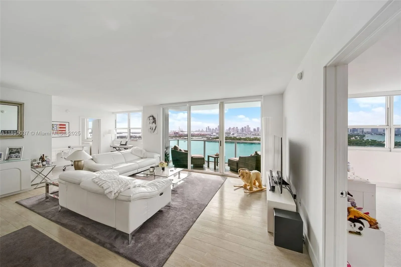 650 West Ave 2107, Miami Beach, Florida, United States. - Photo 7