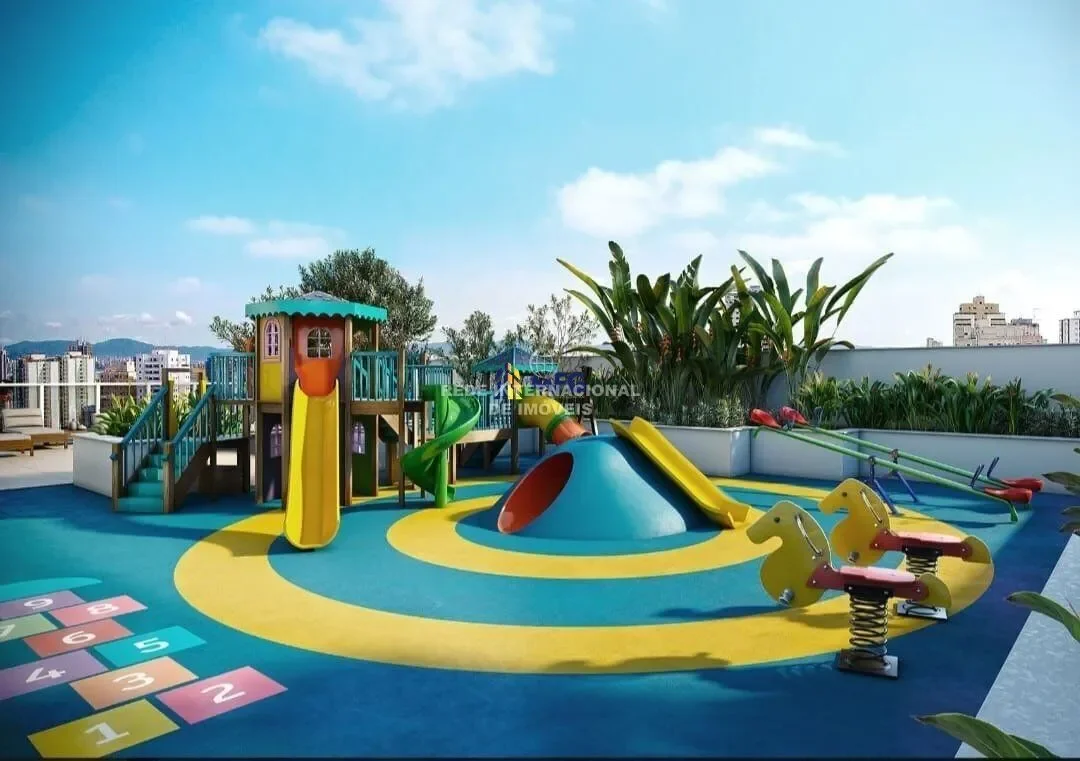 Located just one block from the sea, in the privileged center of Balneário Camboriú, this exceptiona