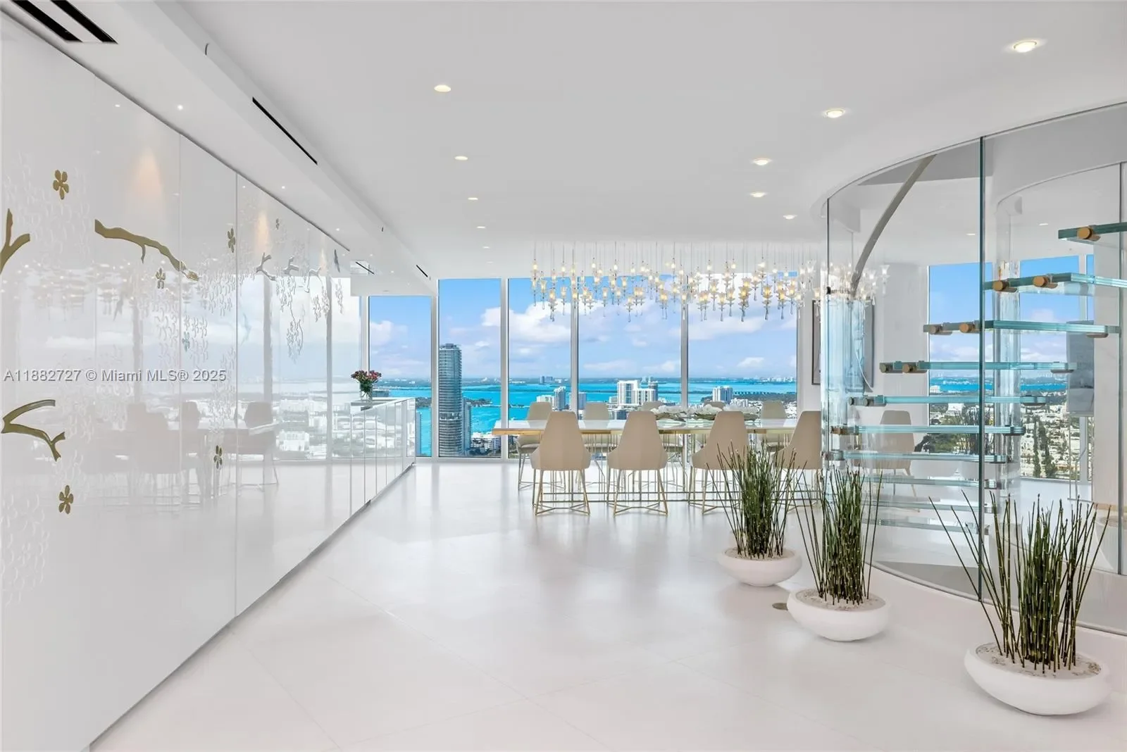 300 S Pointe Dr PH-5, Miami Beach, Florida, United States. - Photo 10
