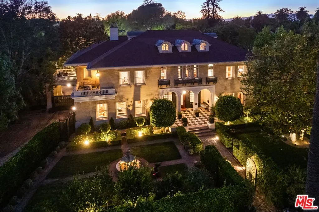 601 S Windsor Boulevard, Los Angeles, California, United States. - Photo 12