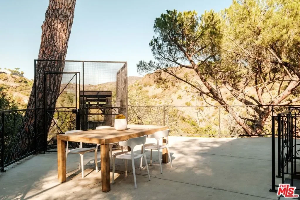 1301 N Beverly Drive, Beverly Hills, California, United States. - Photo 10
