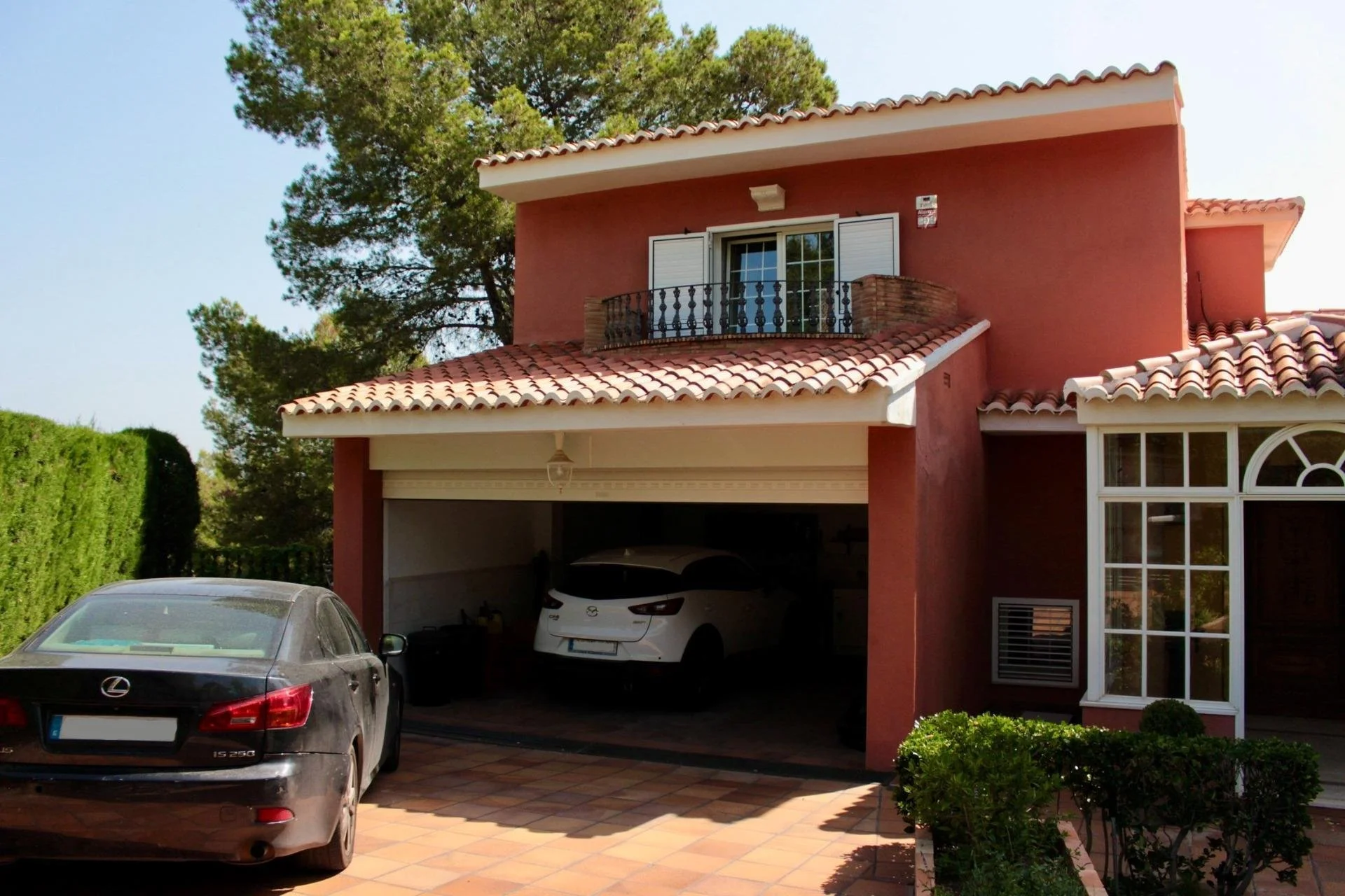 Exterior photo 3