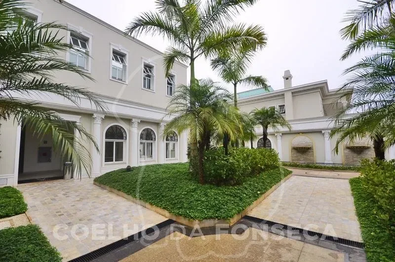 Exterior photo 3