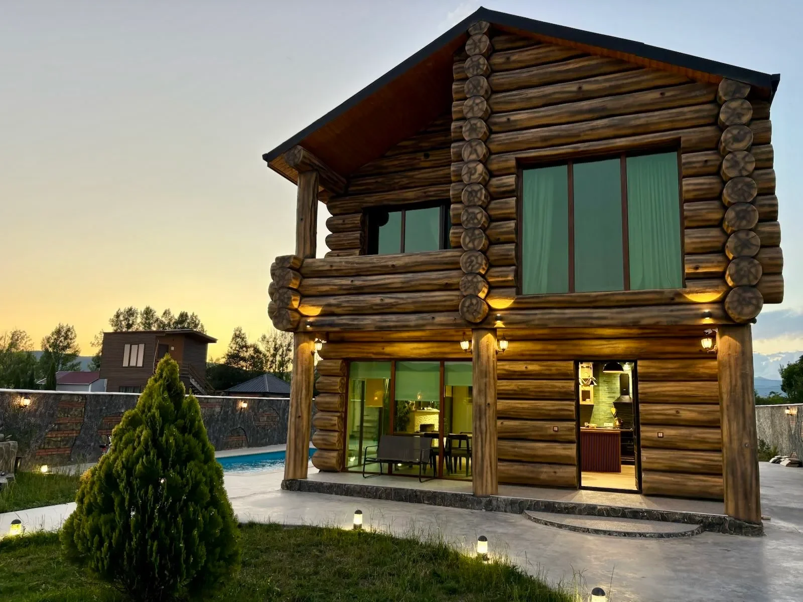 Exterior photo 2