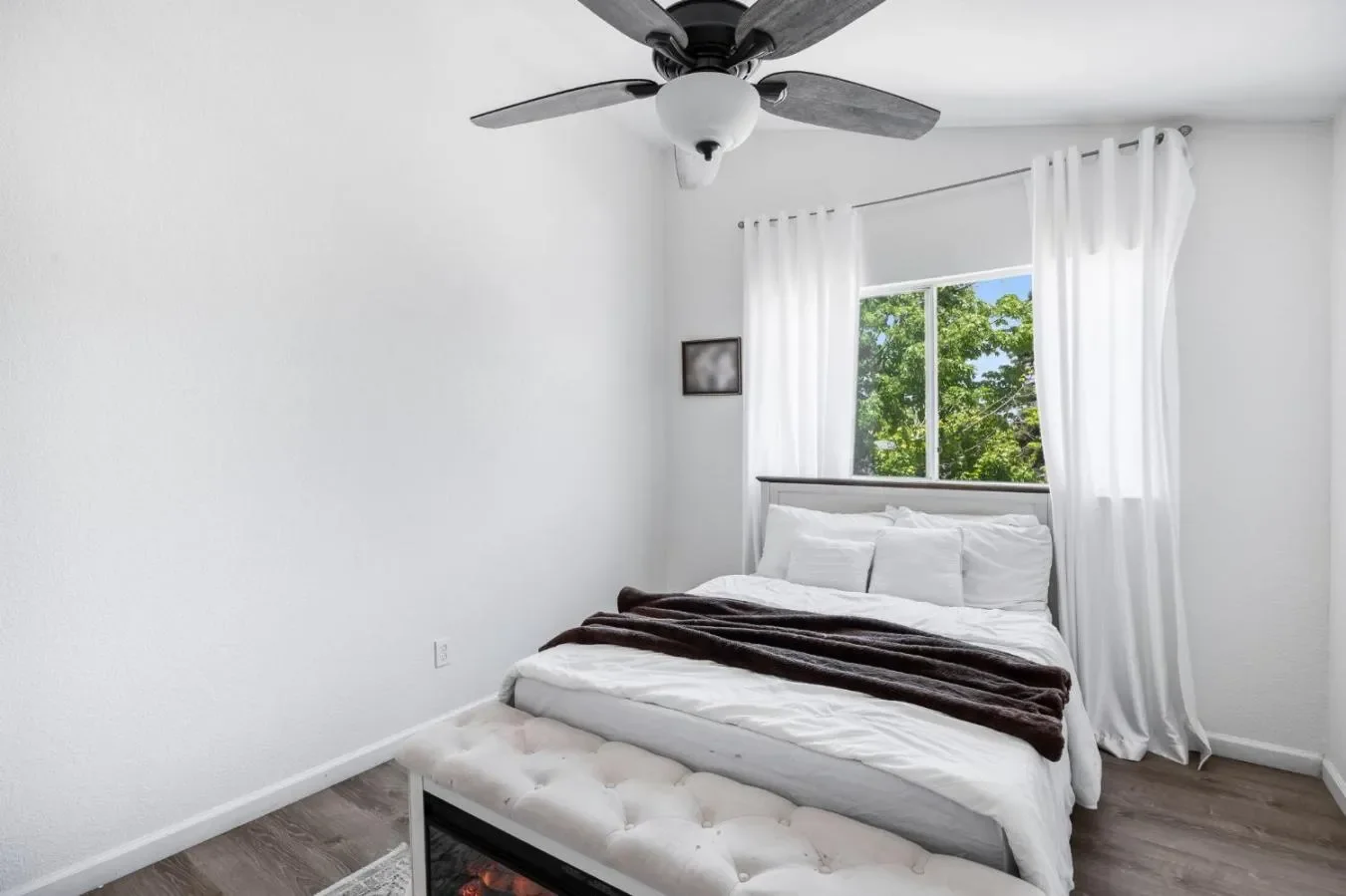 5045 N Laguna Drive, Elk Grove, California, United States. - Photo 24