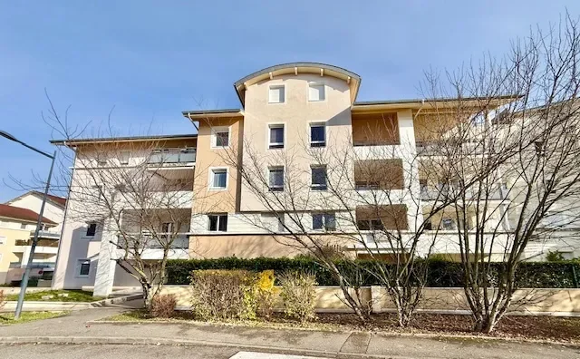 Exterior photo 3