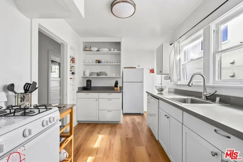 718 N Hoover Street, Los Angeles, California, United States. - Photo 10